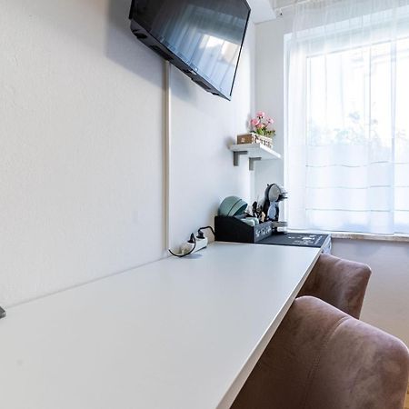 The Rozolina Room Cres Exterior photo